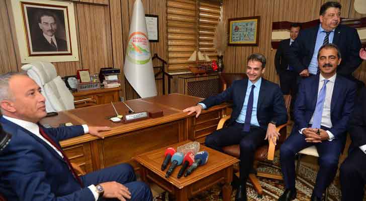 Mitsotakis, Türkiye'deki soydaşlarının halinden memnun