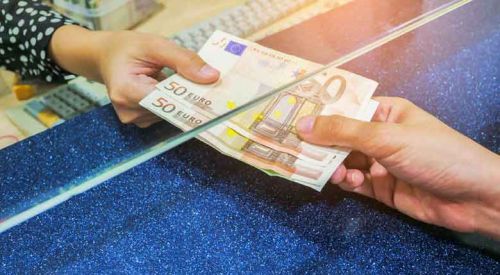 Έως 210 ευρώ τον μήνα επίδομα σε 500.000 οικογένειες