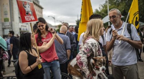 Saldırıya uğrayan Türk dostu Belediye Başkanı Butaris'e destek eylemi