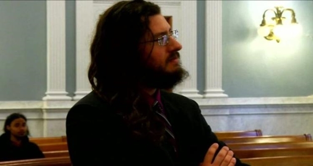 Evden ayrılmayan çocuklarını mahkemeye verdiler!