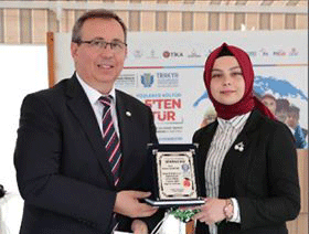 Farklı Topraklardaki Çiçekleri Aynı Yerde Aynı Hislerle Büyütmek