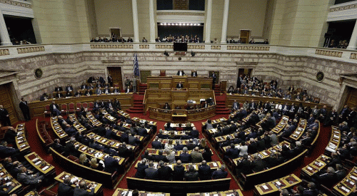 Yunan Parlamentosunda orduya göreve çağrı