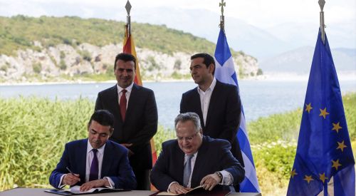 Yunanistan ve Makedonya "isim sorunu" anlaşmasını imzaladı