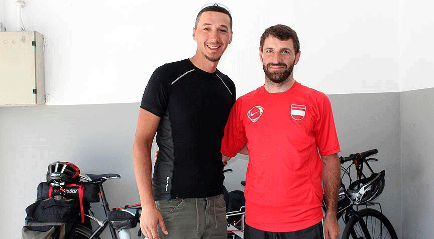 Pedal çevirerek hacca gidiyorlar