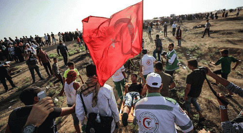 İsrail askerleri Türk bayrağı taşıyan Filistinli genci vurdu