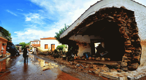 Μάνδρα: «Να γίνουν έργα και να βρεθούν οι υπεύθυνοι της καταστροφής»