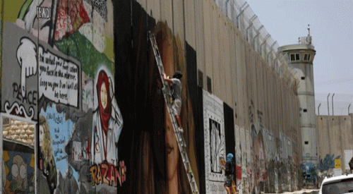İsrail İtalyan graffiti sanatçılarını sınır dışı etti