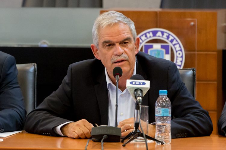 Yangından sonra hükümetten ilk istifa geldi