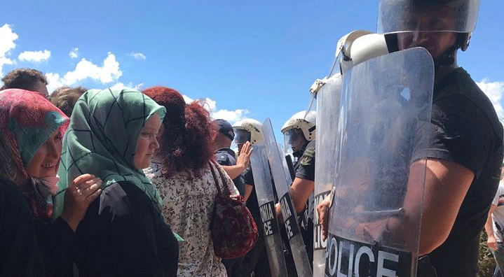 Bu da oldu! Seçek şenliklerine giden azınlığa çevik kuvvet engeli