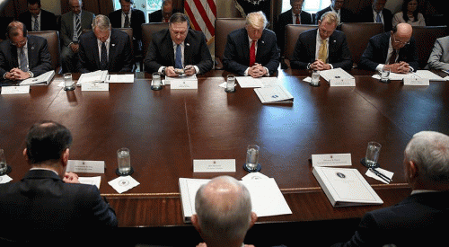 Beyaz Saray'daki kabine toplantısı dua ile başladı