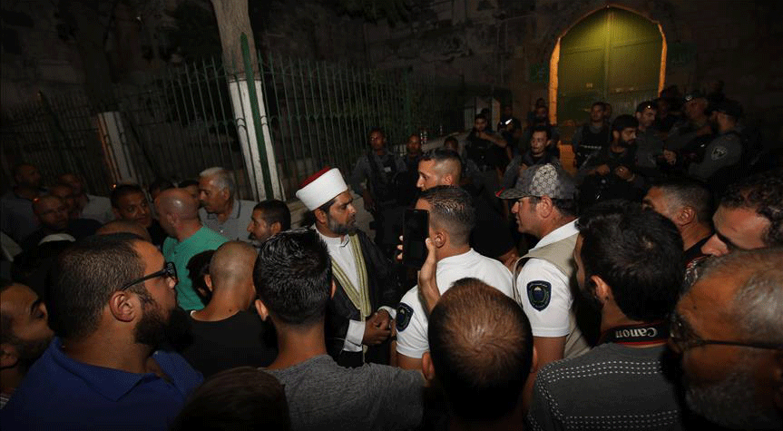 İsrail polisi Mescid-i Aksa'da terör estiriyor