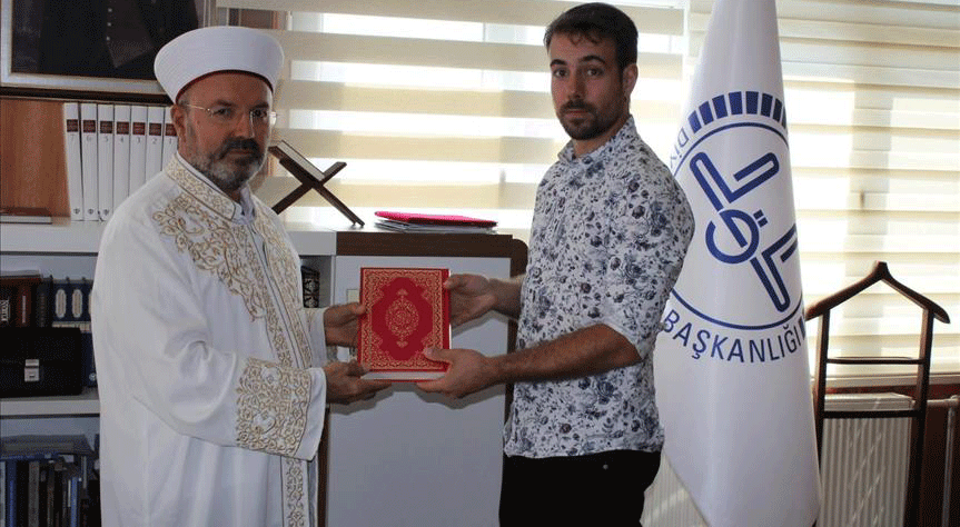 İslamiyetle tanışan Fransız genç Müslüman oldu