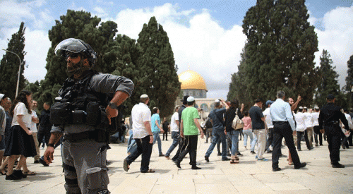 Yahudi yerleşimcilerden İsrail polisi eşliğinde Aksa'ya baskın