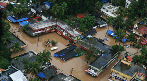 Hindistan'daki yağışlar can almaya devam ediyor