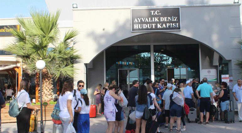 Yunanlar, alışverişi Türkiye'den yapıyor