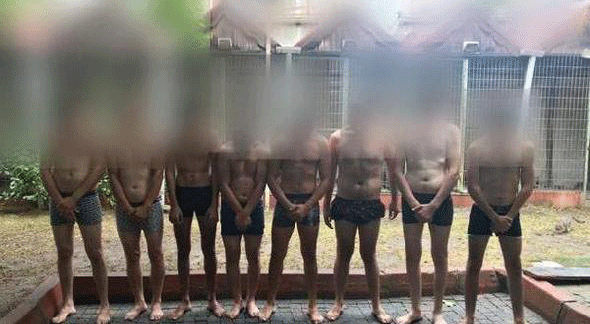 'Yunan Polisi, 8 göçmeni soyup Türkiye'ye 'geri itti'