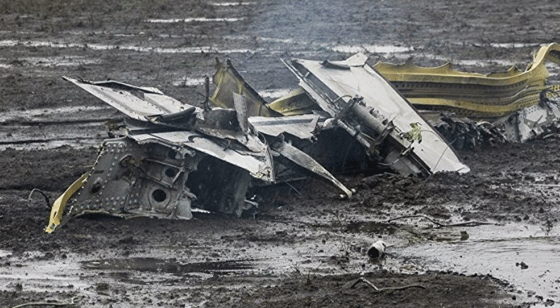 Pistten çıkan uçak yayaların arasına daldı: 3 ölü