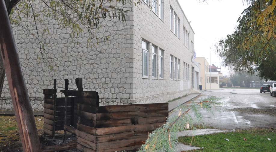 CELAL BAYAR LİSESİ’NİN BAHÇESİNDE YANGIN ÇIKTI