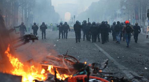 Fransa'daki protestolar ülke ekonomisini etkiledi