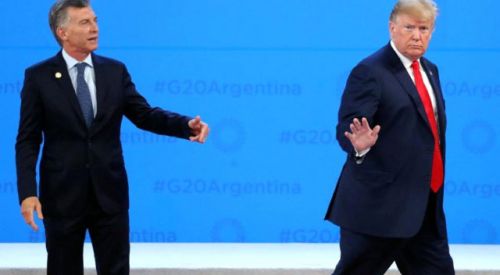 Mikrofonu açık kalan Trump, yine dünyaya rezil oldu
