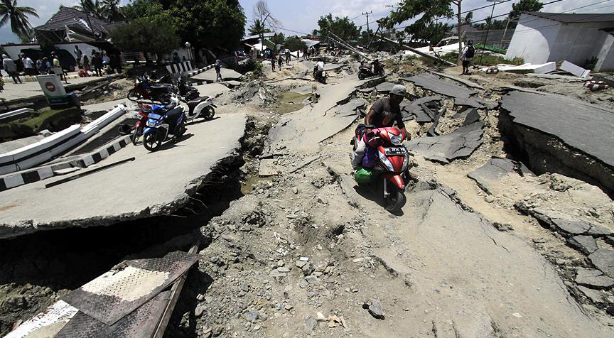 Endonezya'da doğal afetler 4 bin 211 can aldı