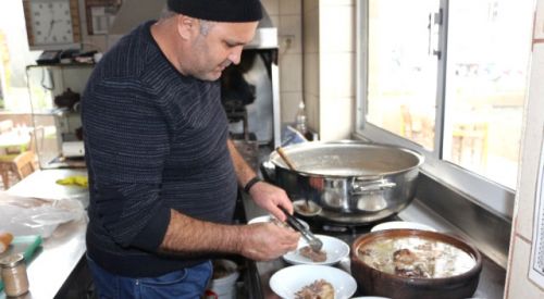 Ağzının tadını bilen Yunan turistler kebap için Türkiye'ye gidiyor