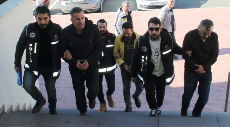 Yunanistan'da bulunan FETÖ'cülerin valizinden çıkanlar şok etti