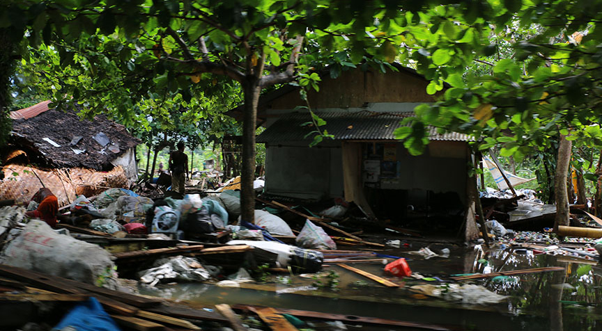 Endonezya'daki tsunamide ölü sayısı 400'e yaklaştı