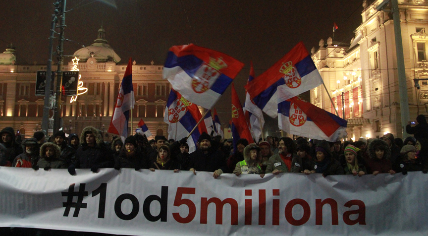 Sırbistan'da hükümet karşıtı protestolar devam ediyor