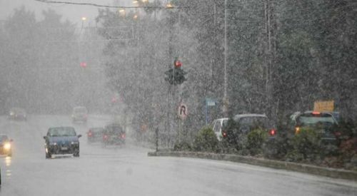 Yunanistan'da kötü hava koşulları nedeniyle üç kişi hayatını kaybetti