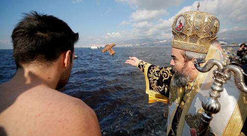 Rum Azınlığa özgürlük, Türk Azınlığa yasaklar
