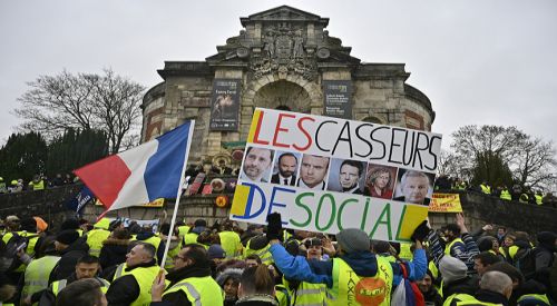 Fransa'da sarı yeleklilerin gösterileri 9'uncu haftasında devam ediyor