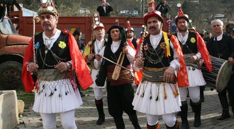 Pontuslu Rumlar "vatan" dedikleri Trabzon'da Kalandar'ı kutladı