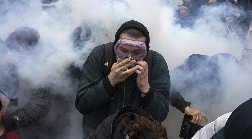 Atina'da öğretmenlerden olaylı gösteri