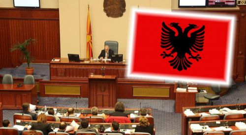Arnavutça Makedonya'da ikinci resmi dil oldu