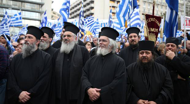 Yunanistan'da Patrikhaneye bağlı papazlardan referandum çağrısı!