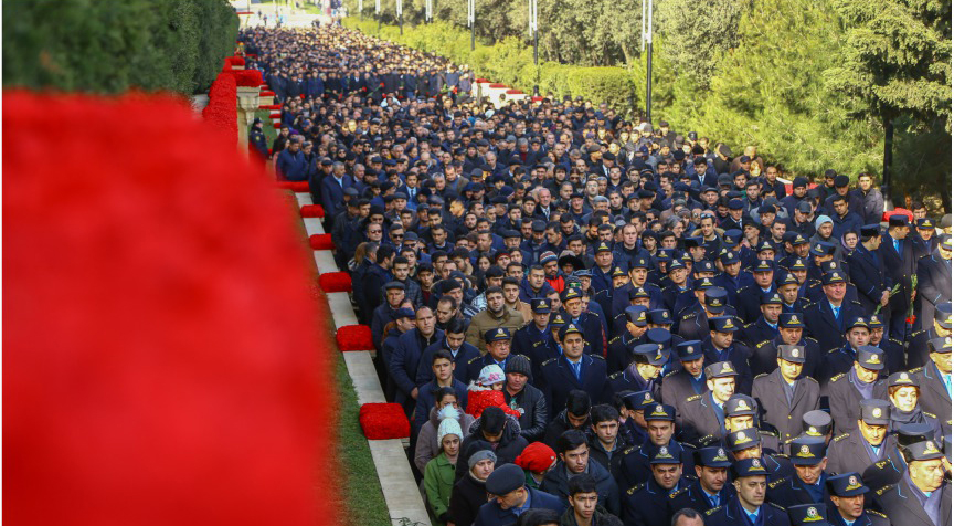 Azerbaycan'da 'Kanlı Ocak' kurbanları anılıyor