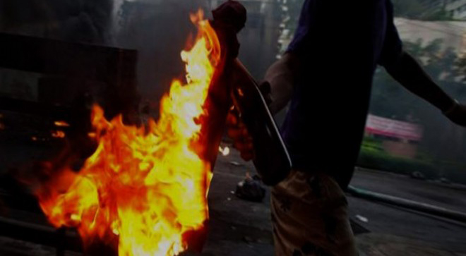SİRİZA milletvekilinin evine molotoflu saldırı