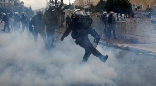 Yunanistan'da "Makedonya" protestosu olaylı geçti
