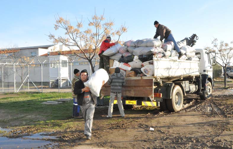 Kozlukebir Belediyesi’nden İlk Yardımlar Göçmenlere Ulaştırıldı