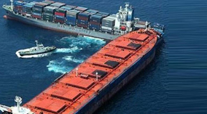 Yunan gemisi Malezya gemisiyle çarpıştı