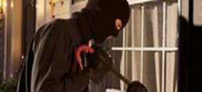 TUZÇUKÖY’DE HIRSIZLAR EVLERİ SOYMAYA DEVAM EDİYOR