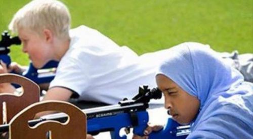 İsveç'te başörtüsü karşıtı başkan görevden alındı