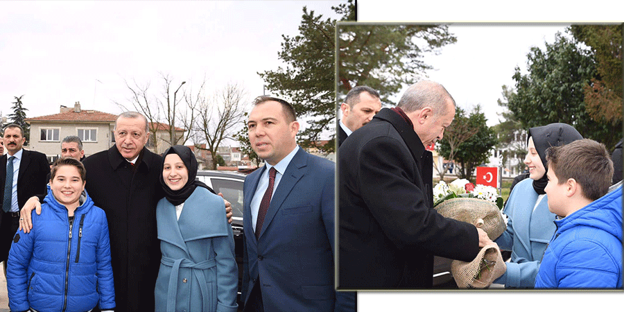 Batı Trakyalı Elif Salih Edirne'de Cumhurbaşkanı Erdoğan’ı çiçeklerle karşıladı