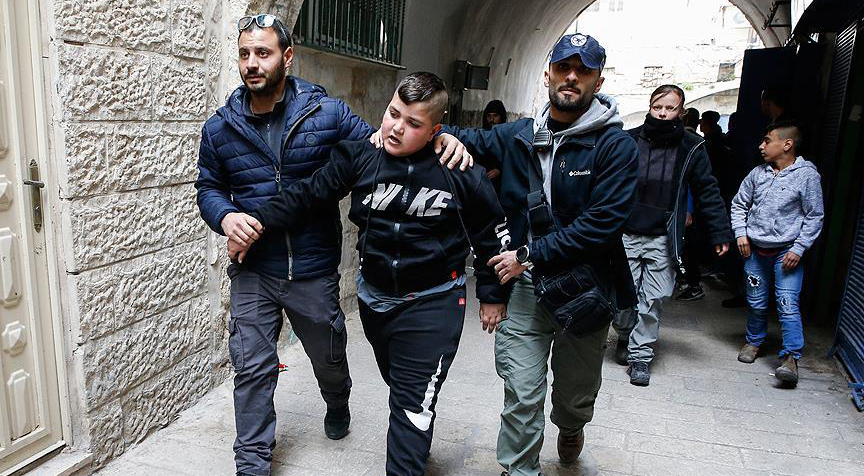 İsrail polisi Kudüs'te Filistinli aileyi zorla evinden çıkardı