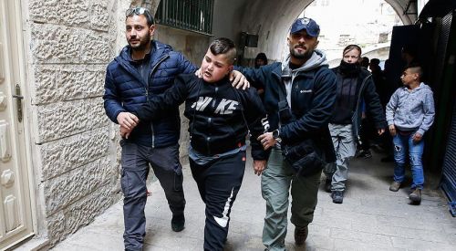 İsrail polisi Kudüs'te Filistinli aileyi zorla evinden çıkardı