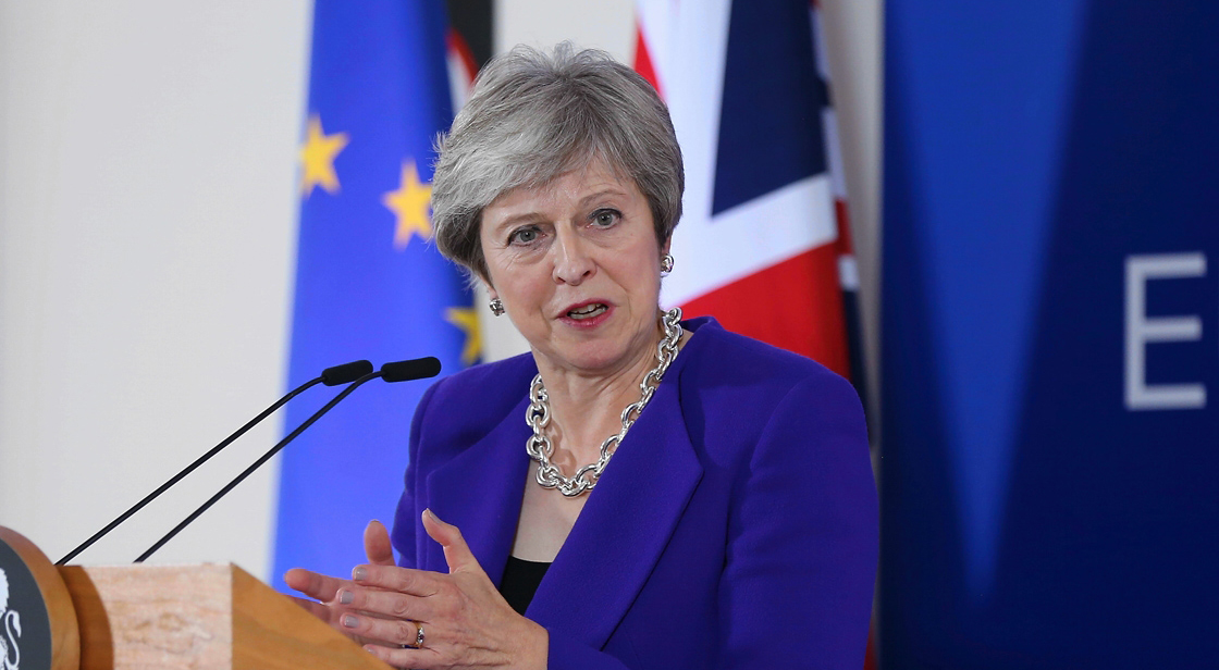 İngiltere Başbakanı Theresa May Brexit oylamasını erteledi
