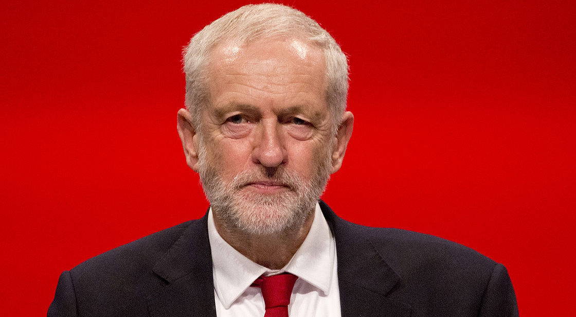 İngiltere'de cami ziyaret eden Corbyn'e yumurtalı saldırı