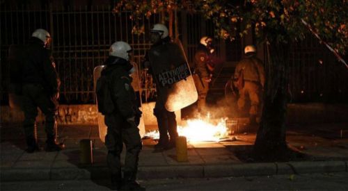 Anarşistler Türk Başkonsolosluğuna saldırdı