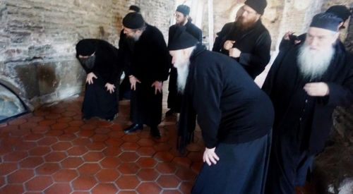 Yunan papazlar, Bursa Ayasofya Orhan Camii'nde ayin yapmak istedi